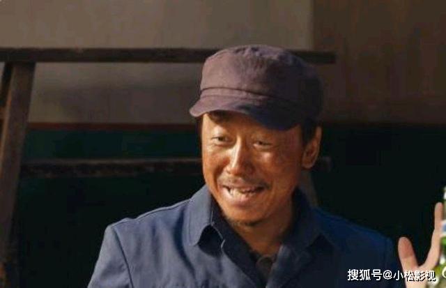 首先电视剧版的故事开头就是李春来卖"hai"的故事情节,李春来的个人