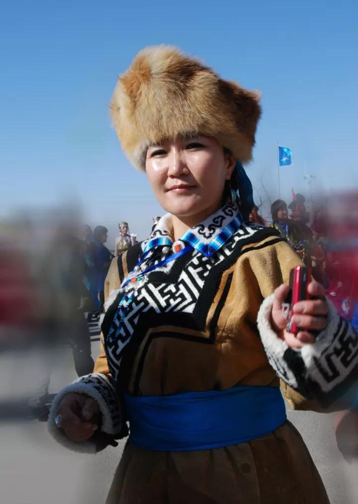 蒙古族模特,她们穿上蒙古袍美醉了(特木摄影作品)