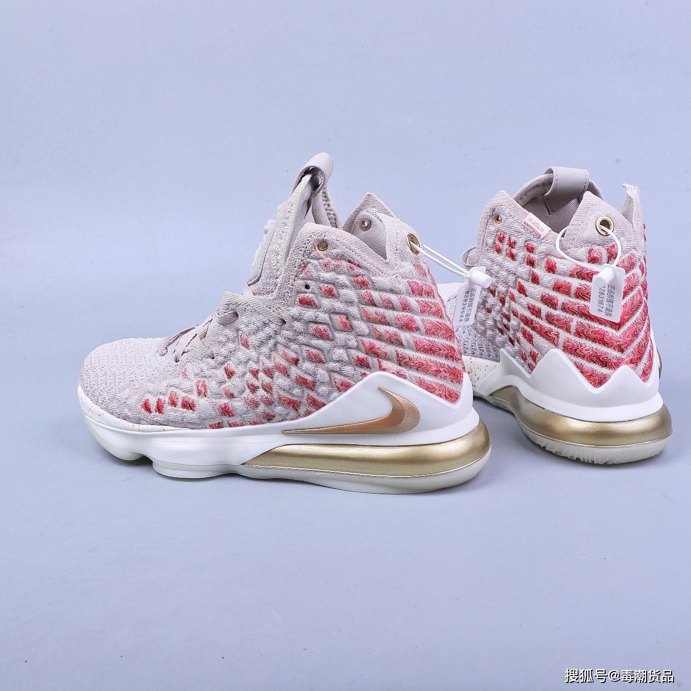 湖人队勒布朗詹姆斯17代红狮头红白金签名战靴开箱实测