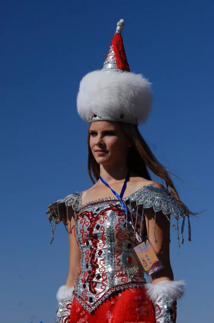 蒙古族模特,她们穿上蒙古袍美醉了(特木摄影作品)