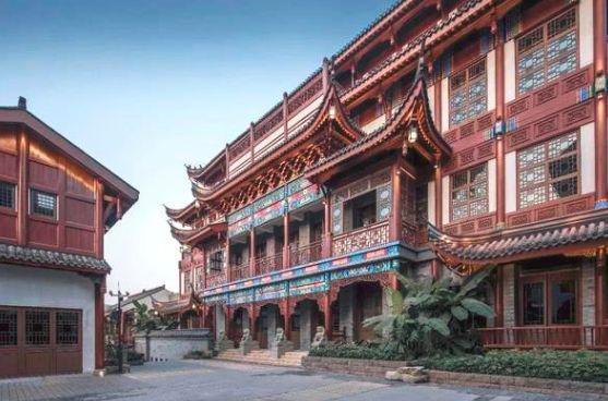 这一栋建筑很眼熟,你们看像不像《还珠格格》里面香妃娘娘住的宝月楼?