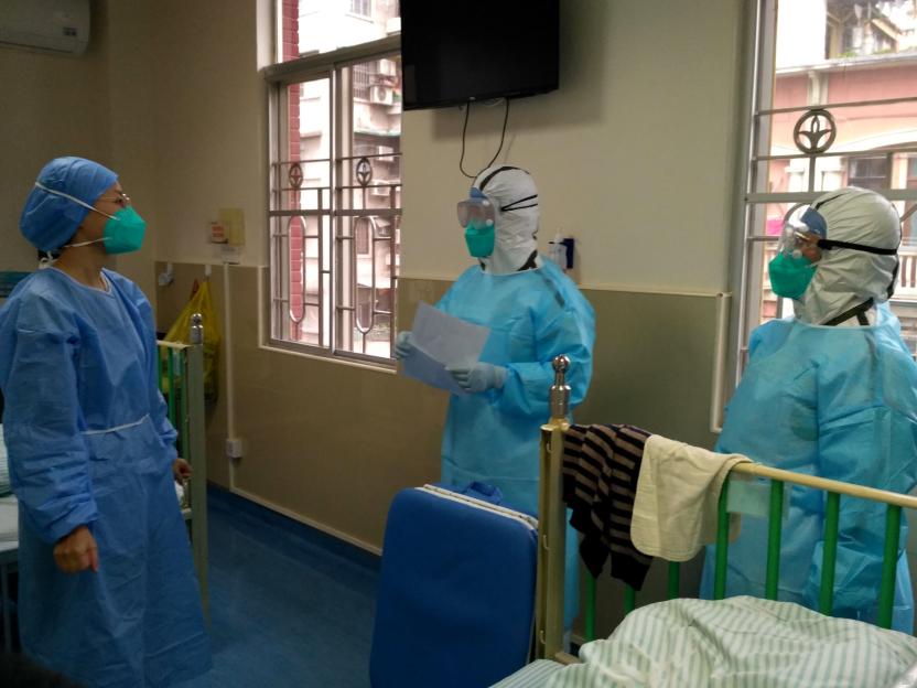 庚子英雄徐翼患儿离开家人隔离治疗要治病也要治心