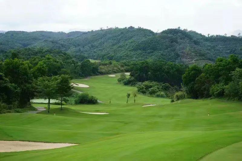 保亭宁远高尔夫球会是由著名的img公司设计师laurie先生倾力打造,按照