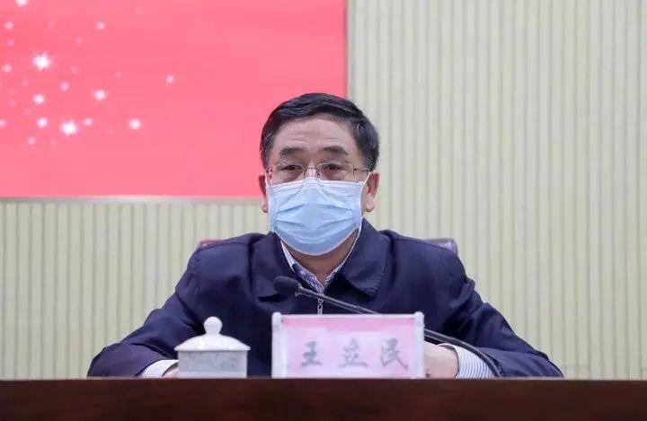 秦存华强调,要旗帜鲜明讲政治,坚决服从市委决定,确保各项工作平稳