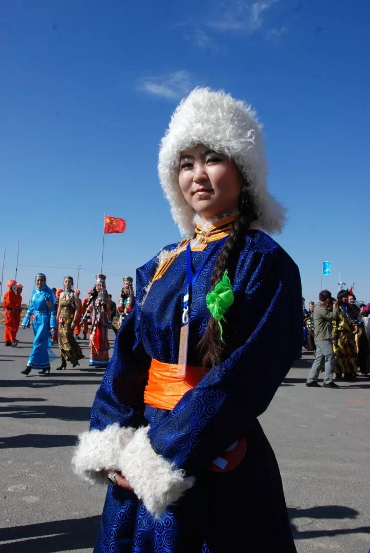 蒙古族模特她们穿上蒙古袍美醉了特木摄影作品