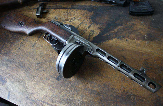 原创全球最危险冲锋枪第1美国黑帮用来对付警察第2是抗美功臣