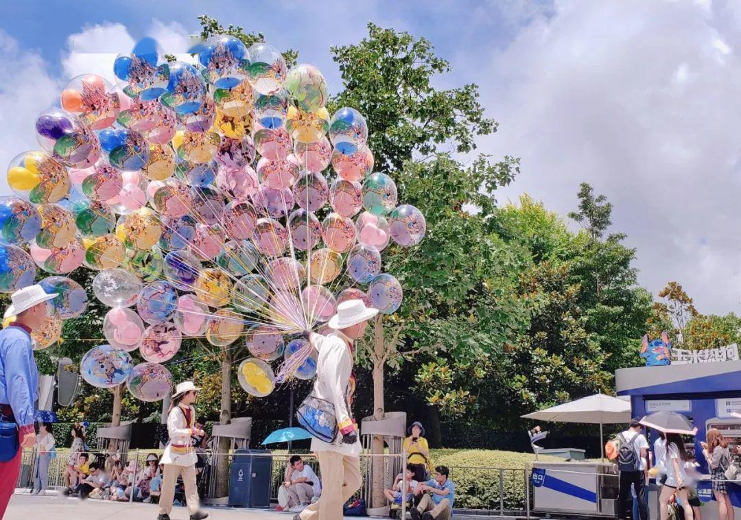 全世界都在催着你长大,只有迪士尼在守护你内心的童话.