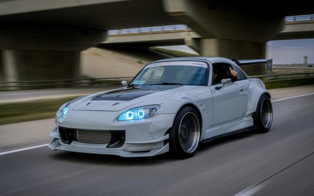 完全爆改的本田s2000战斗气息十分浓郁