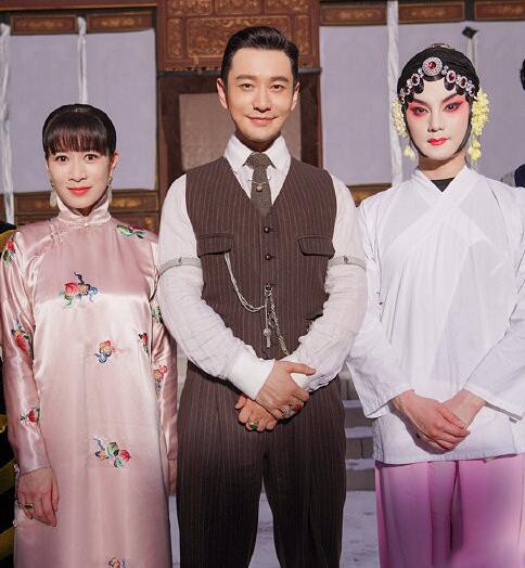 爱国热血商人程凤台(黄晓明 饰)与一代天才京剧名伶商细蕊(尹正 饰)因