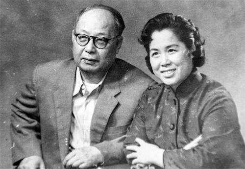 回国后,郑毓秀与其丈夫魏道明一同建立了律师事务所,当起了律师.