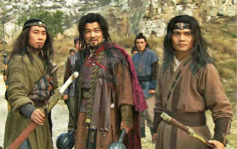 直滚入阵来",九纹龙史进的三尖两刃刀抵挡不住