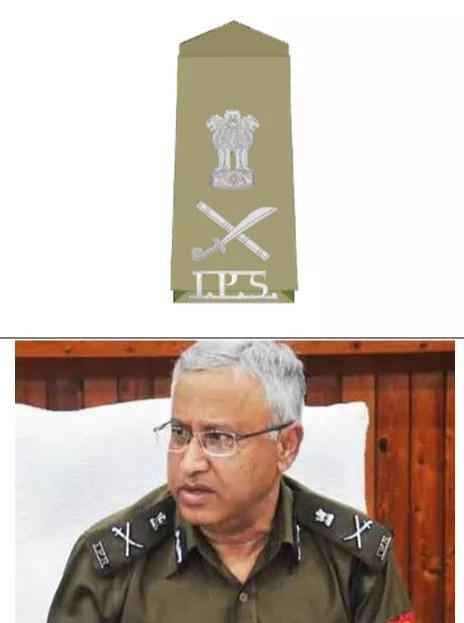 原创印度警察硬核防疫不听话就打屁股他们的警服警衔很亮眼