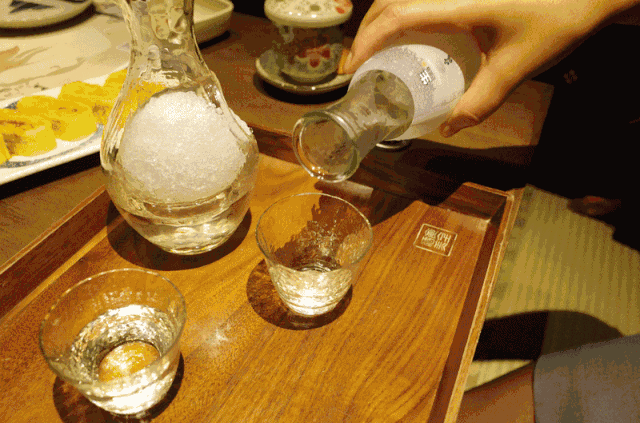 围观喝酒脸红的人都很能喝