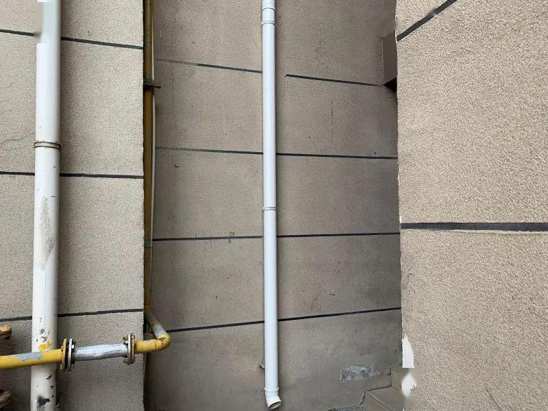 园区雨水管维修后天津·亚泰澜景园活动室门执手维修前活动室门执手