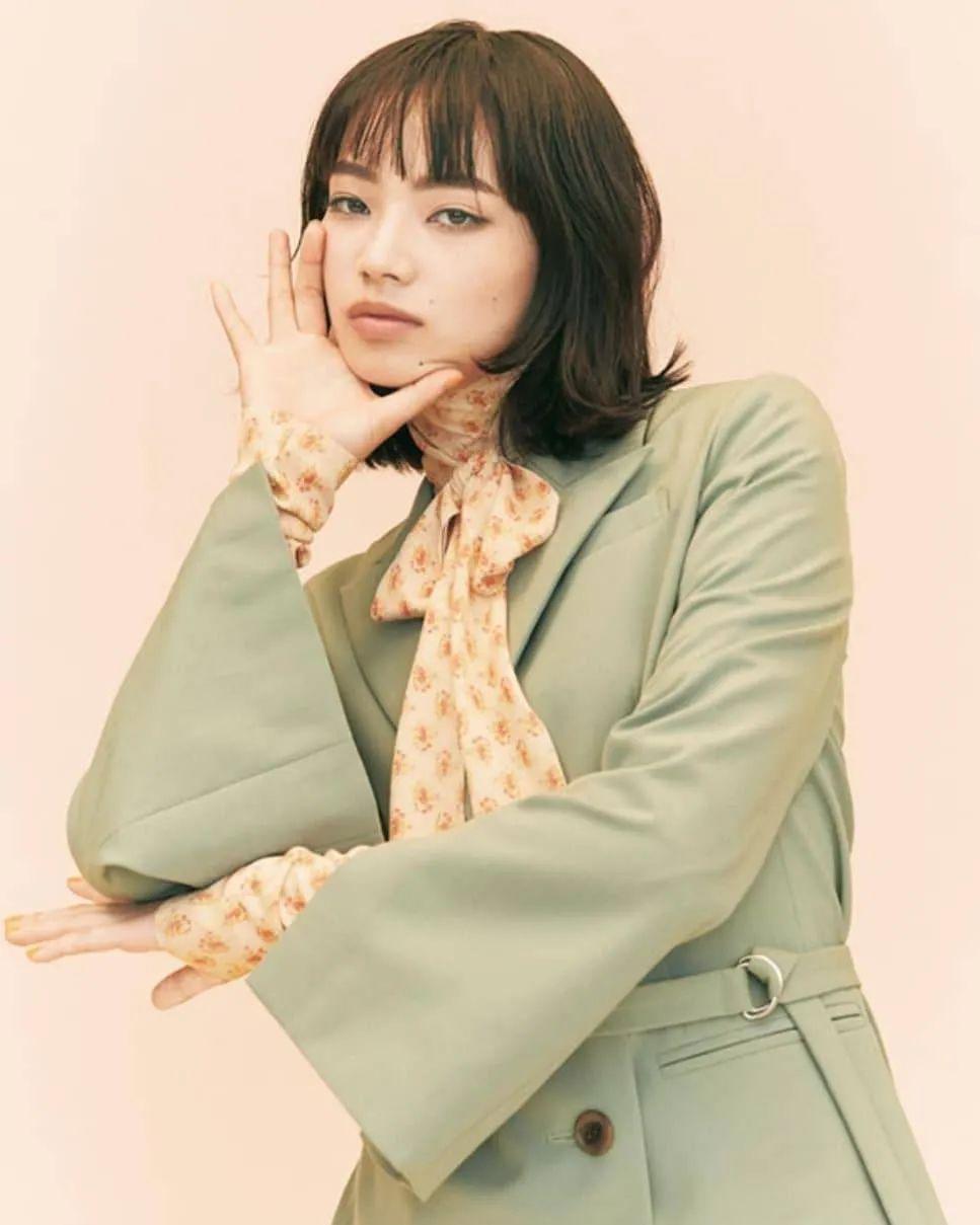 如何穿出天真有邪的高级感深扒日本国民级itgirl小松菜奈的穿搭经