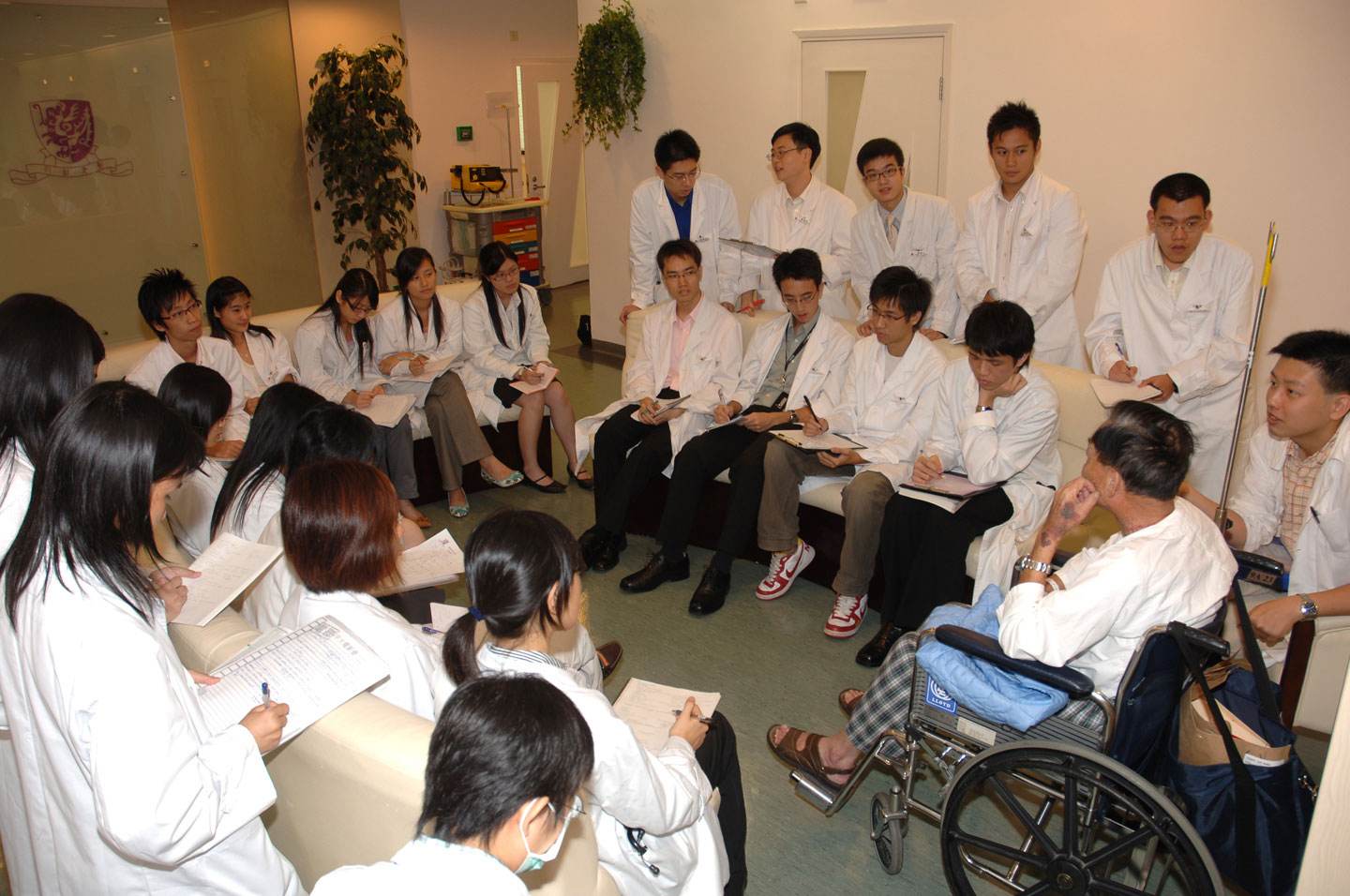 医生:想赚大钱,不要学医,否则注定一生坎坷,学医需要3大特质_工作
