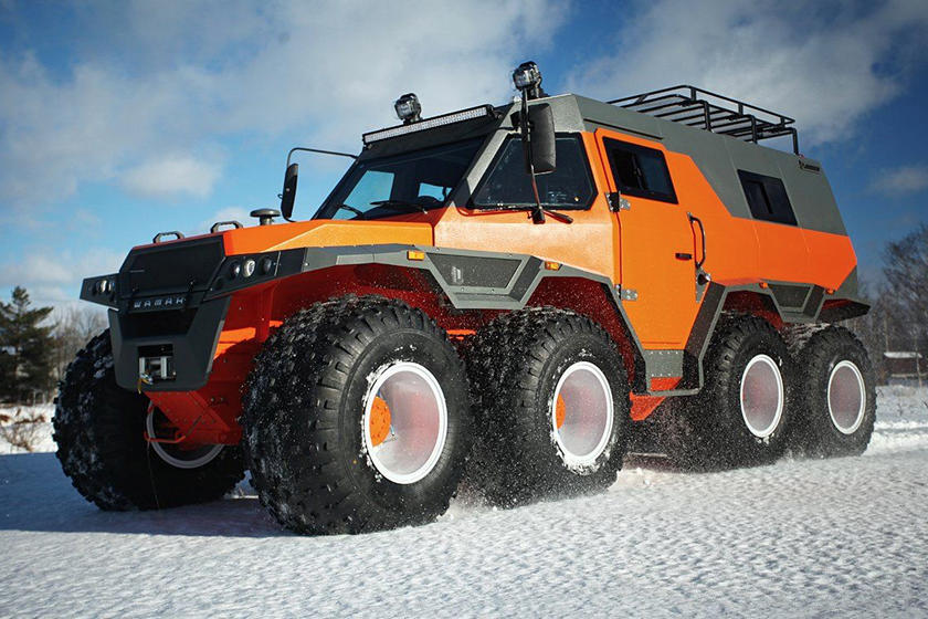 一组专业的全地形车atv含速度与激情8中的ripsawev2履带车