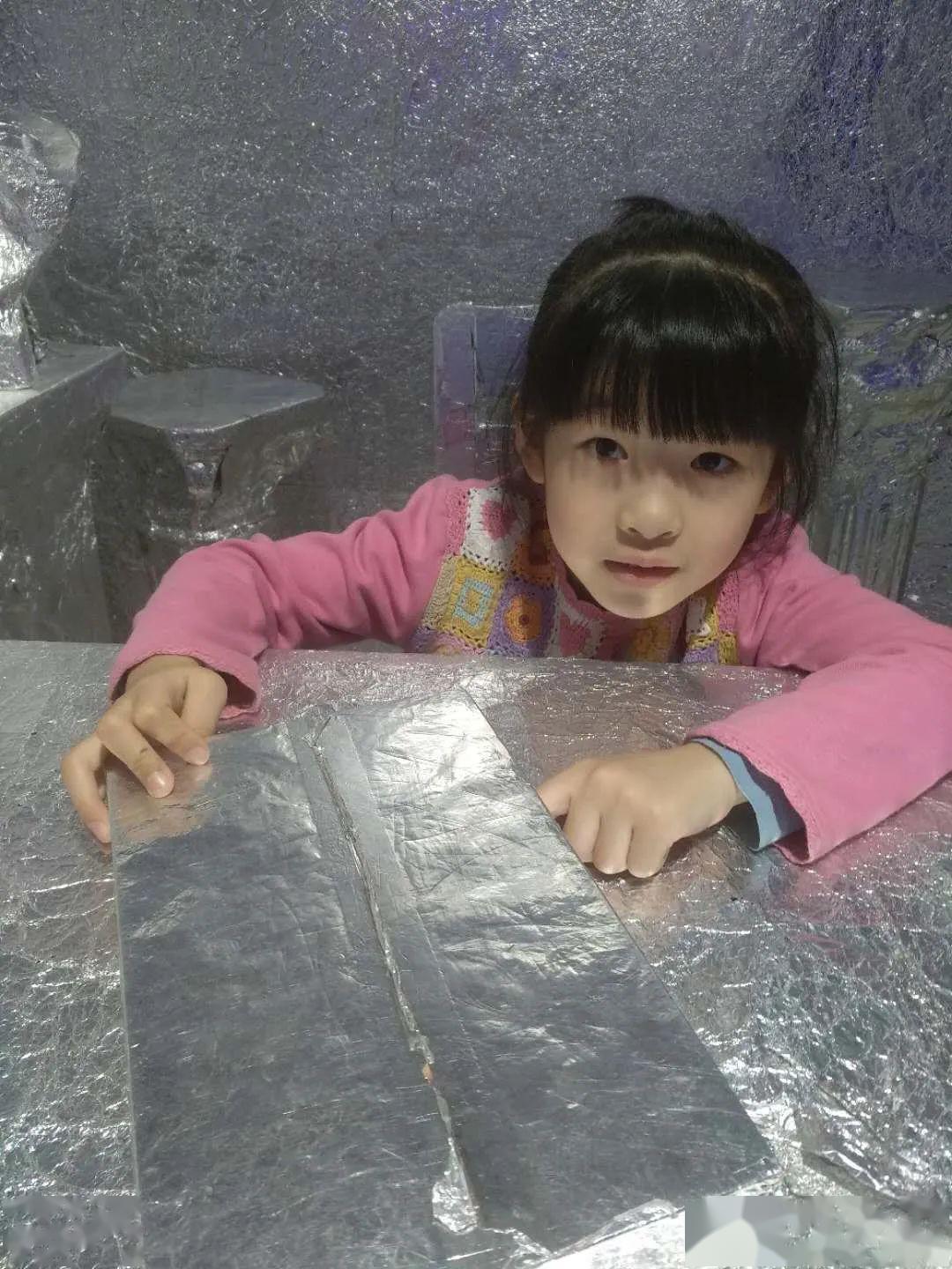吃各种口味的冰激凌还有糖果我喜欢甜甜的小姑娘我6岁啦
