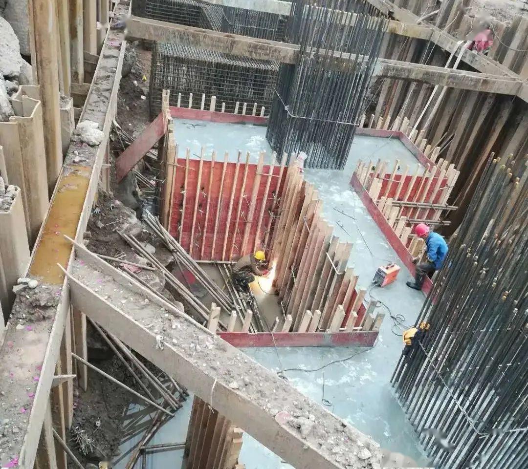 1号河道桩基托梁已浇筑一个,绑扎成品一个,预计(4月4日)浇筑完成;第二