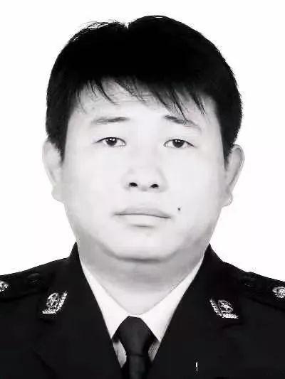 【人物简介】范振华,1981年7月出生,1999年8月参加公安工作,中共党员