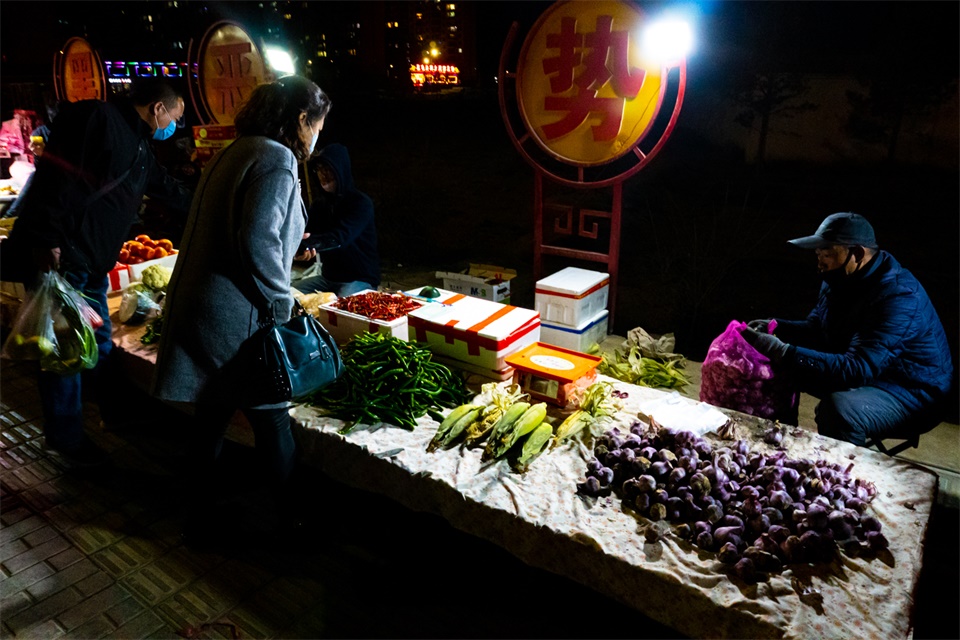酒泉月光便民夜市夜幕下的烟火气