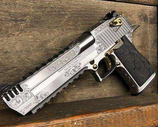 41口径的沙鹰手枪,官方给出的射程为100米左右,枪口初速为402米每秒