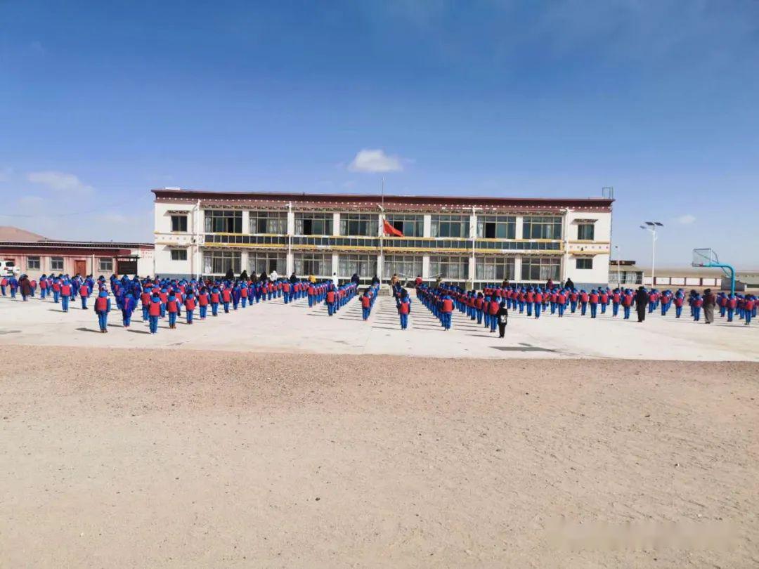 我县教育系统深切哀悼新冠肺炎疫情牺牲烈士和逝世同胞