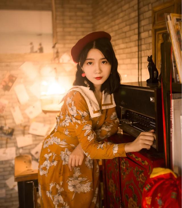 原创单眼皮女生的港式穿搭!复古连衣裙气质绝佳,穿越回80年代当美女