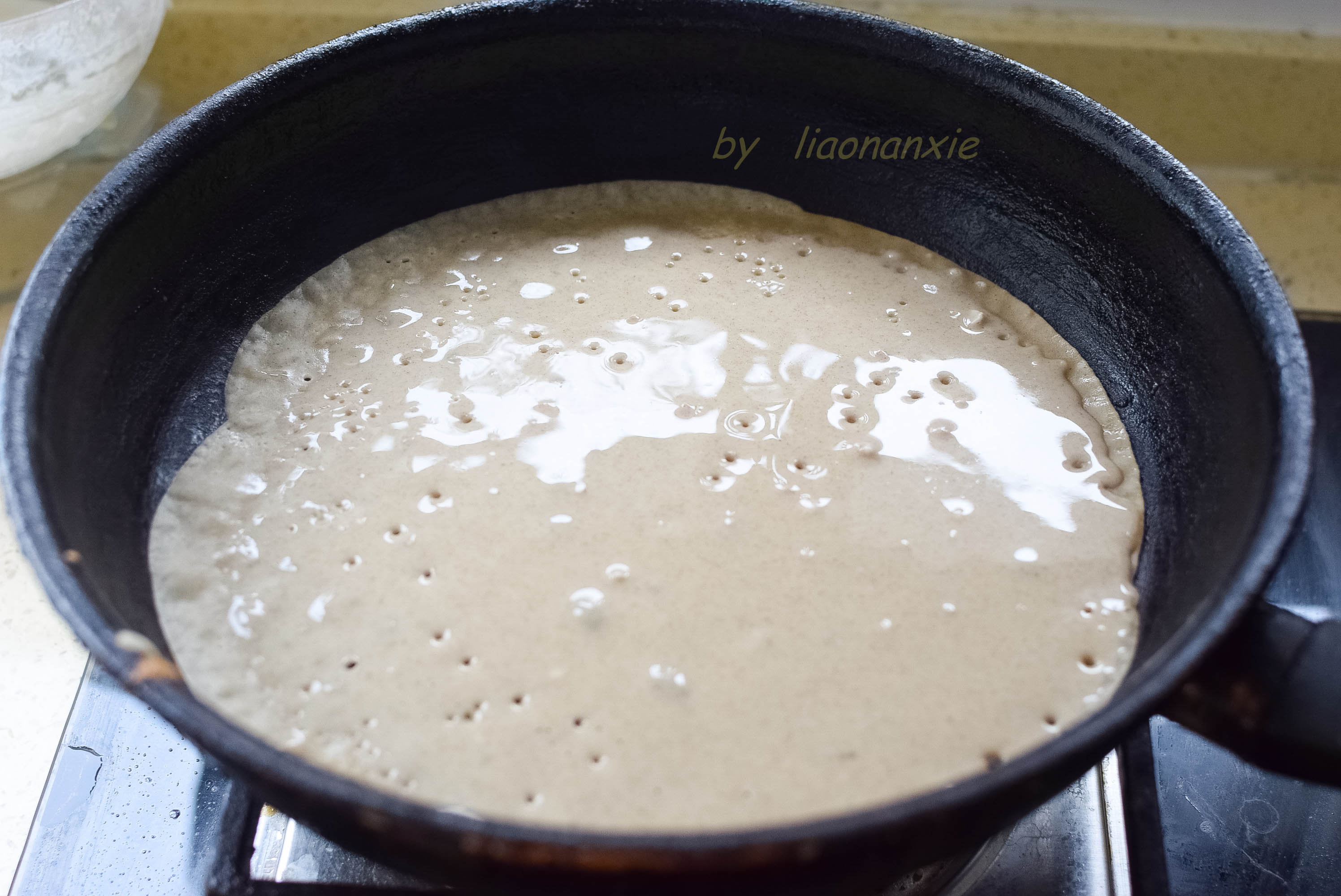 3个鸡蛋1碗面粉,搅一搅拌成面糊,煎成饼子当早餐,简单又好吃_煎饼