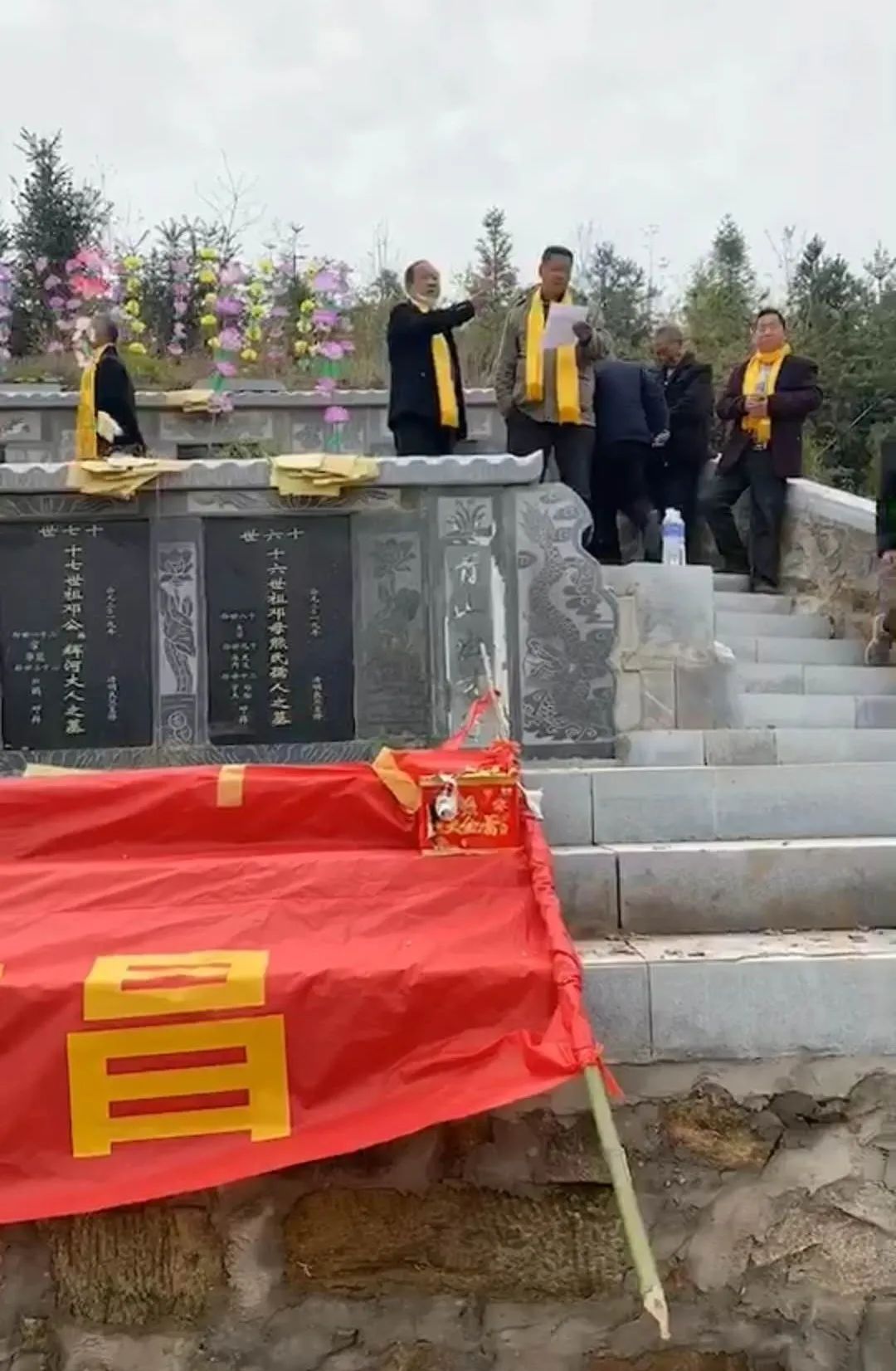 邓氏清明祭祖柳绿花香门山青根联宗亲忆忠魂