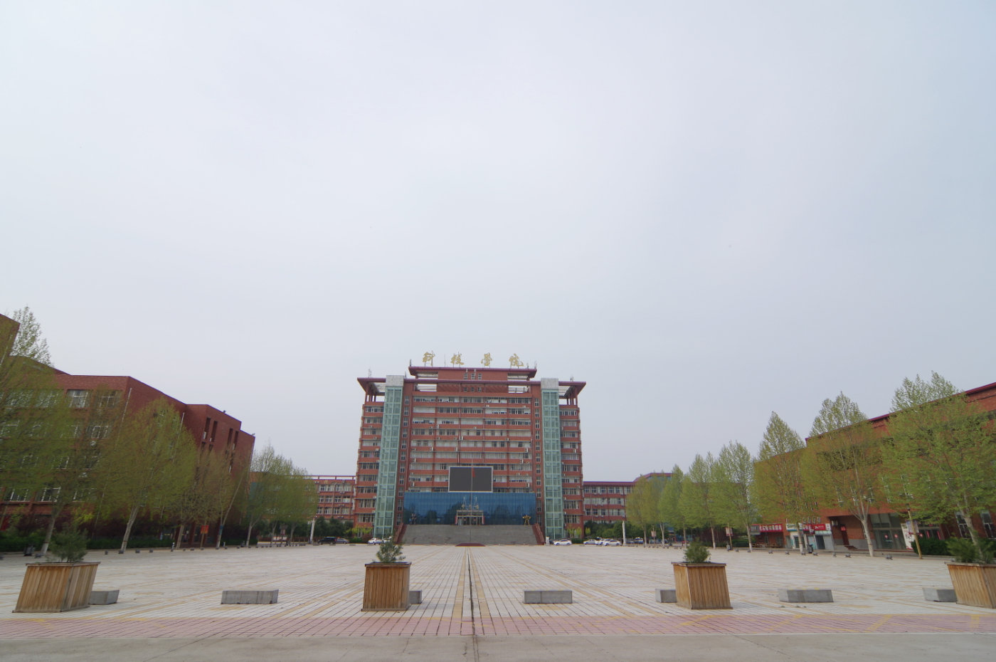 洛阳科技职业学院春光春色春无限醉美洛科四月天