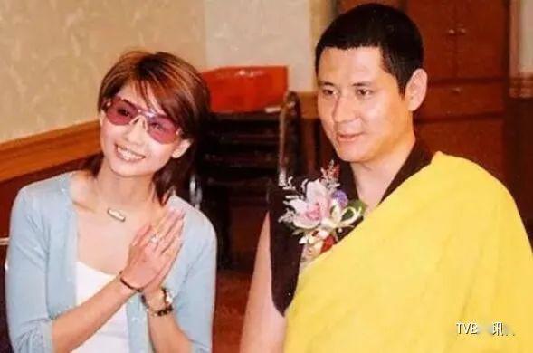 据悉该主播名叫李佳念,两人是在一个聚会上相识,关淑怡经常带着小男友