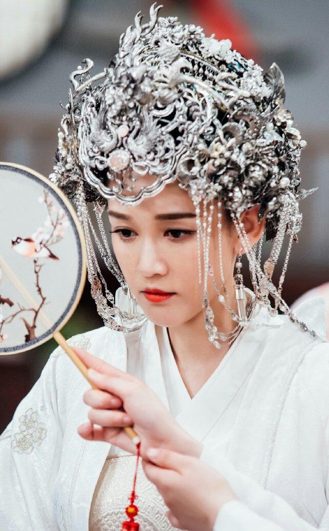 陈乔恩陈乔恩在《独孤皇后》中饰演隋朝的开国皇后,一代贤后独孤伽罗