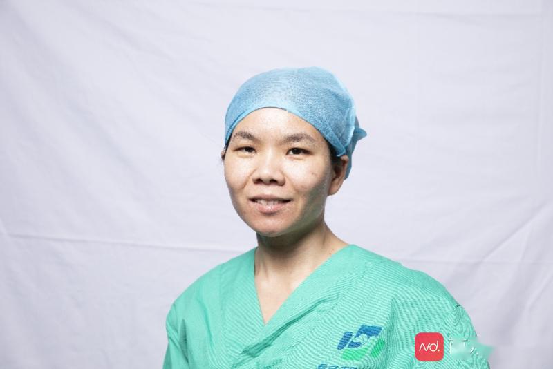 云浮逆行者欧小华:给患者派餐,清理垃圾,被防护服捂得汗流浃背