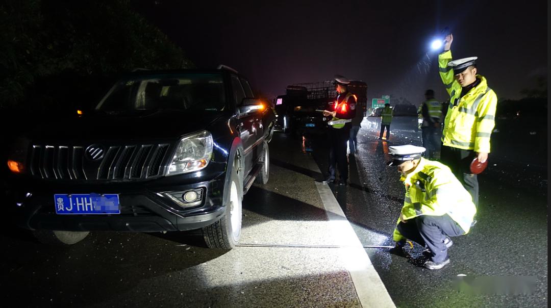 广昆高速平果西出口路段7车连环碰撞致1人死亡3人受伤