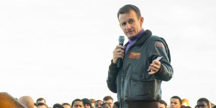 发表了一篇专栏文章,力挺被解除职务后的舰长_布雷特·克罗齐