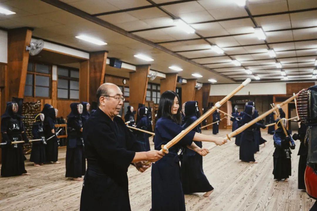 klook大阪劍道體驗在劍道館裡,無法和老師溝通,但當人有足夠的善意