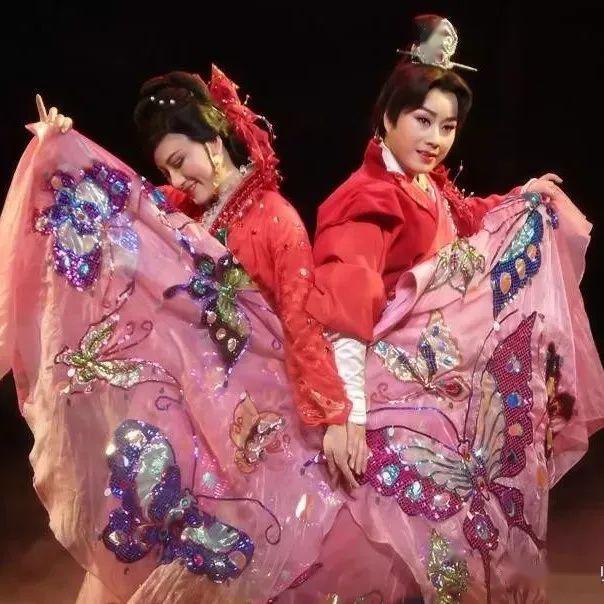 (王志萍,郑国凤主演:越剧《蝴蝶梦》剧照)听琴,赏琴,了解琴讯已购买