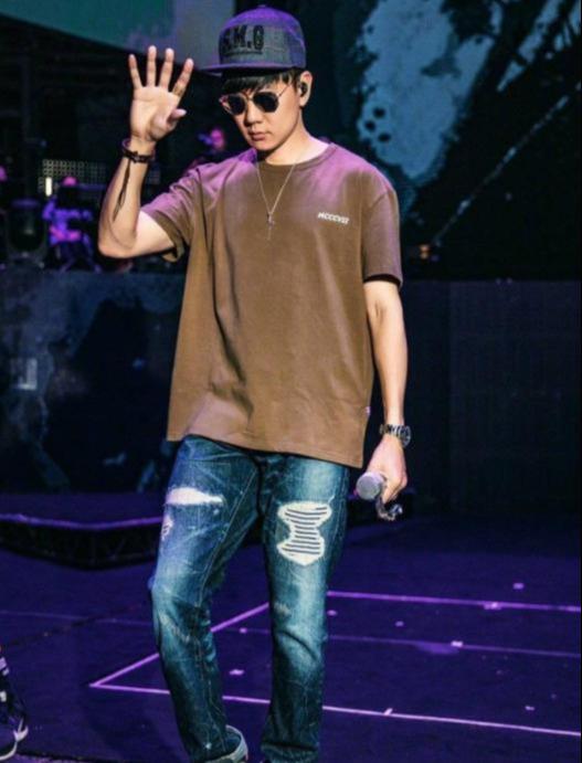 有一种整容叫林俊杰的大背头本以为很丑结果帅成吴彦祖