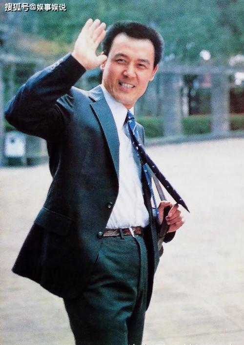 达式常:"女神"收割机,被媒体点名表扬,和大学妻子携手50余年_王文皓