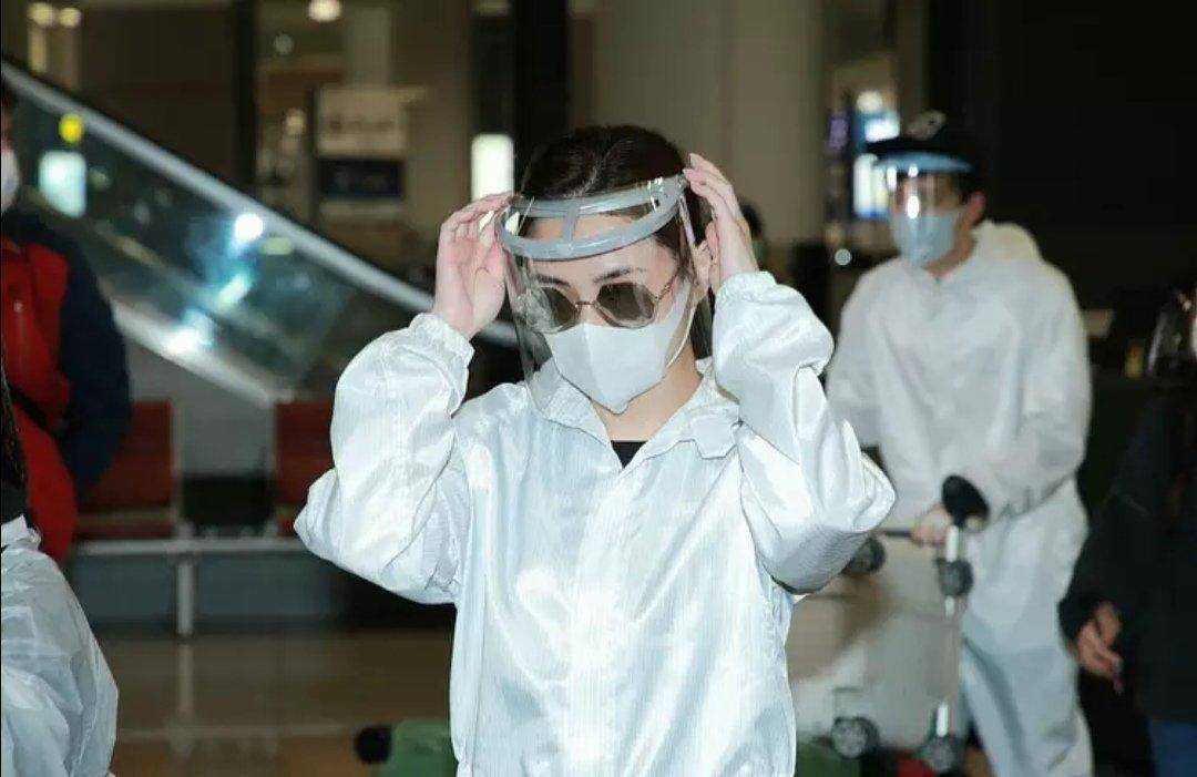 原创疫情下艺人们那些匪夷所思的骚操作在健康面前任何形象都不值一提