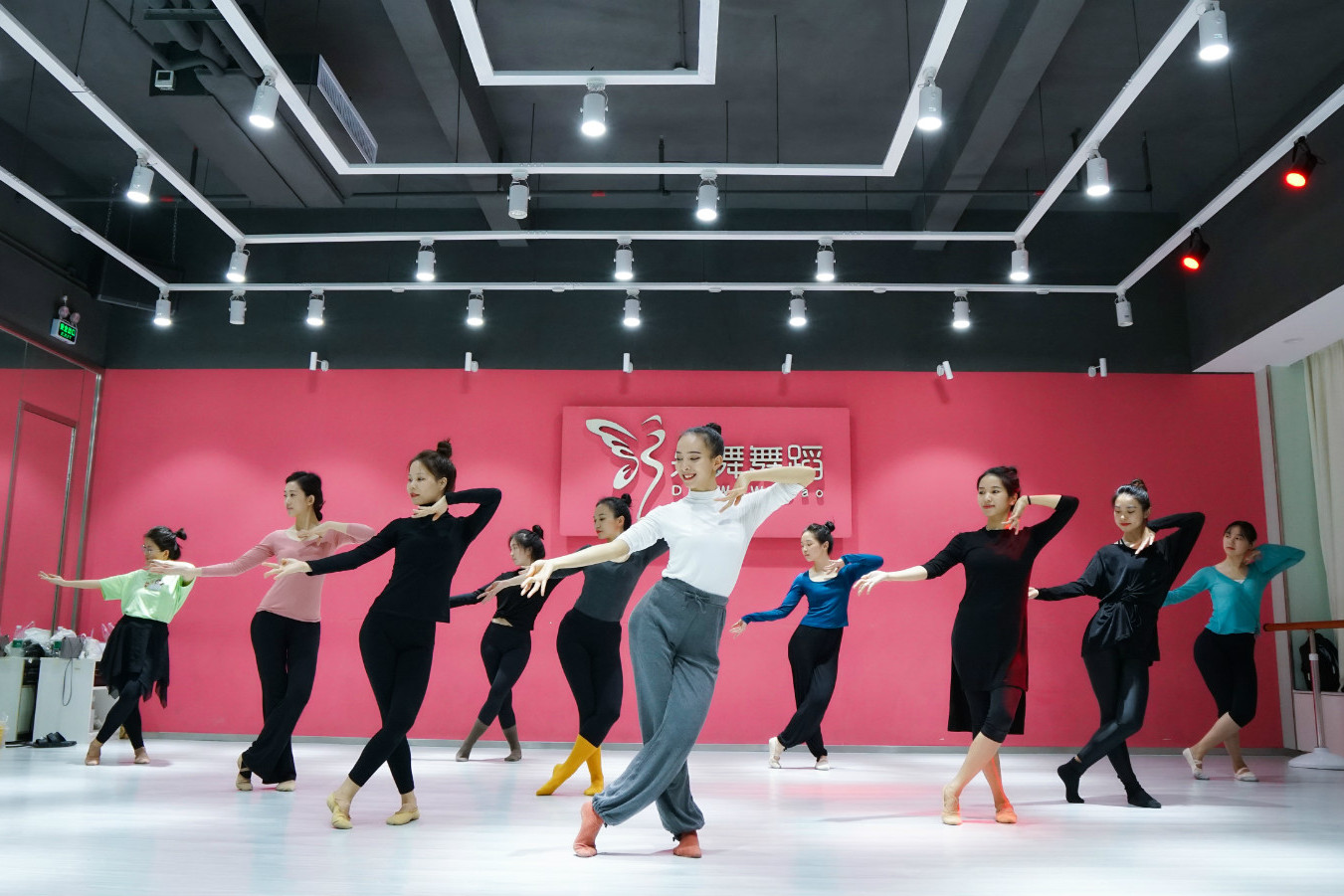 深圳朵舞舞蹈丨中国舞地面古典身韵组合