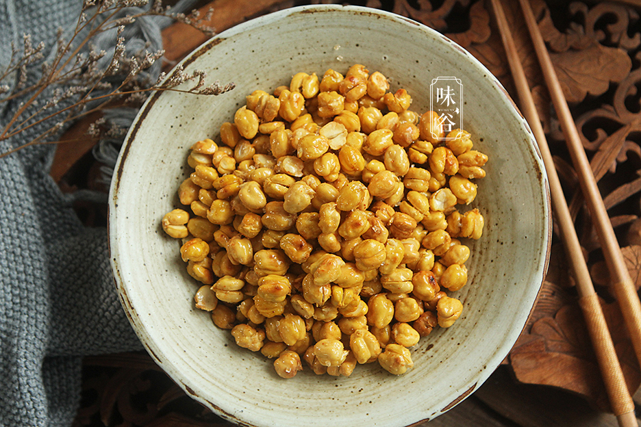 3,烤豆子时千万注意观察颜色,不要烤过了,因为每家烤箱有差异,如果烤