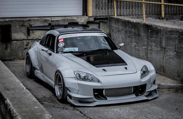 完全爆改的本田s2000战斗气息十分浓郁