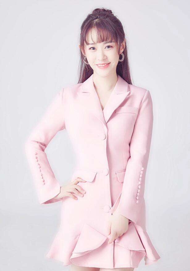 cfpl总决赛即将开启,白鲨又和斗鱼美女搭档主持,嫂子可能会探班_解说