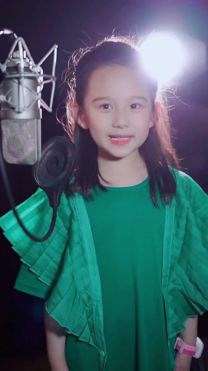 沈安琪学猫叫祝大家六一快乐