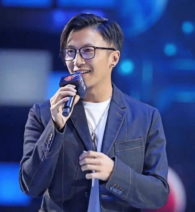 有一种整容叫谢霆锋戴眼镜如今39岁的他帅到认不出