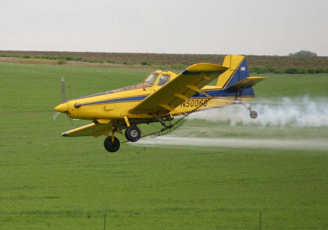 这款适合农业使用的私人飞机坚固耐用但里面只能坐一个人