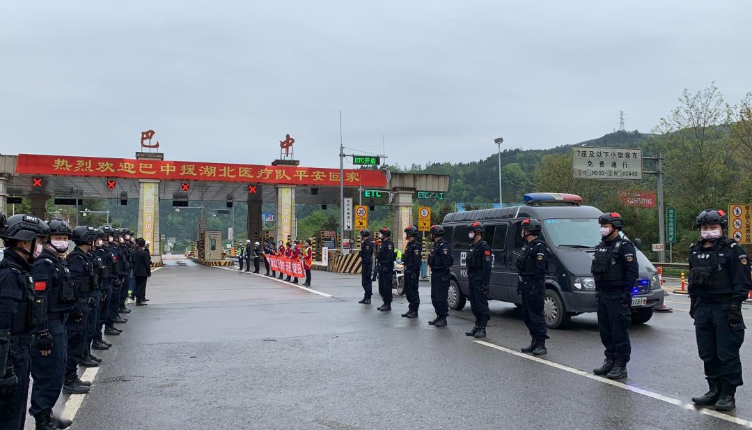 白衣铠甲踏春归来巴中援湖北医疗队到家了