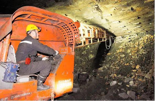 山西首个煤矸石返井充填工作面在太原建成_开采